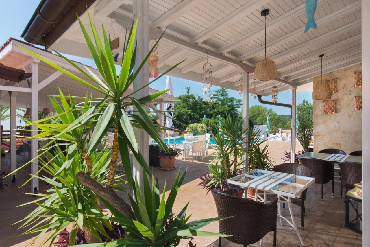 Семеен Хотел Golden Place Sozopol Exterior photo